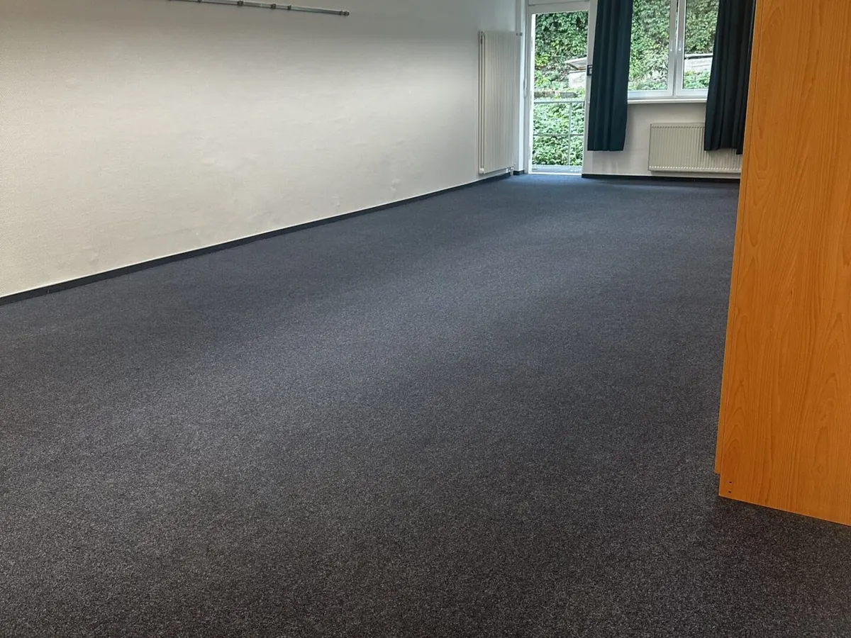 Derselbe Teppichboden nach der Reinigung